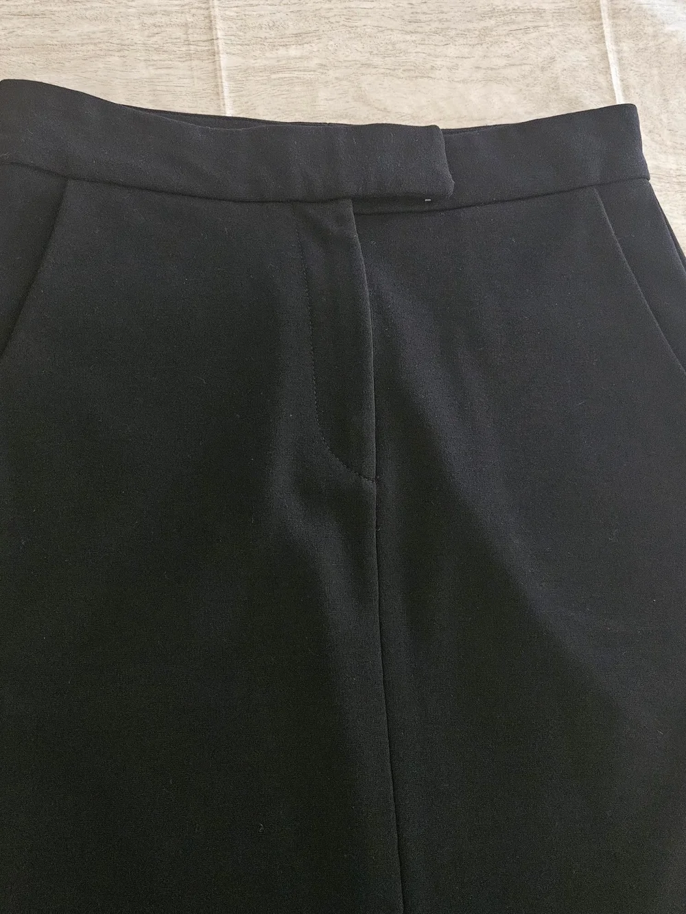 GBTSO Classic Black Midi Pencil Skirt with Pockets - Size XS - Picture 4 of 12
